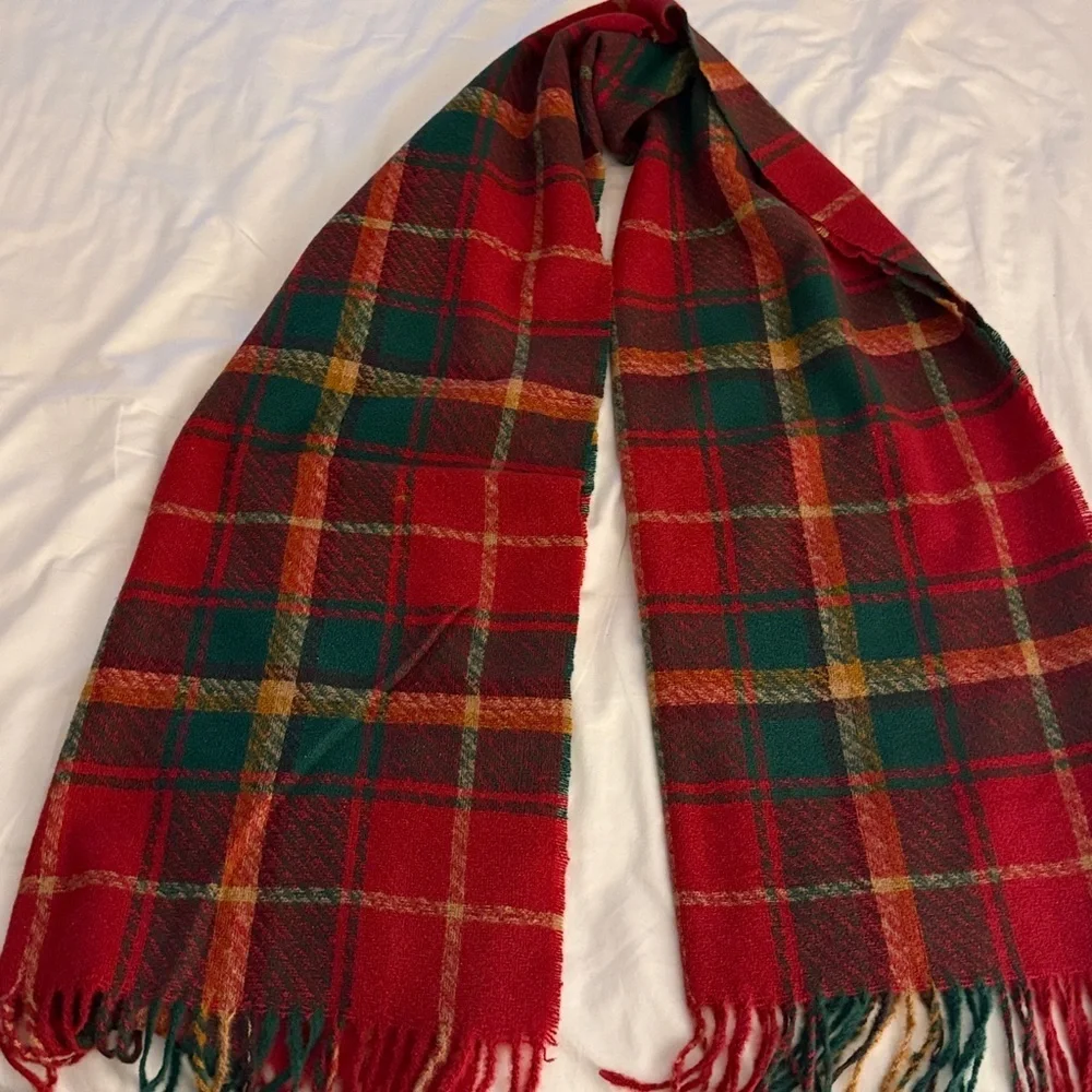 NWOT Luxury Red & Green Plaid Extra Wide Scarf/Shawl with Fringe. Unisex.